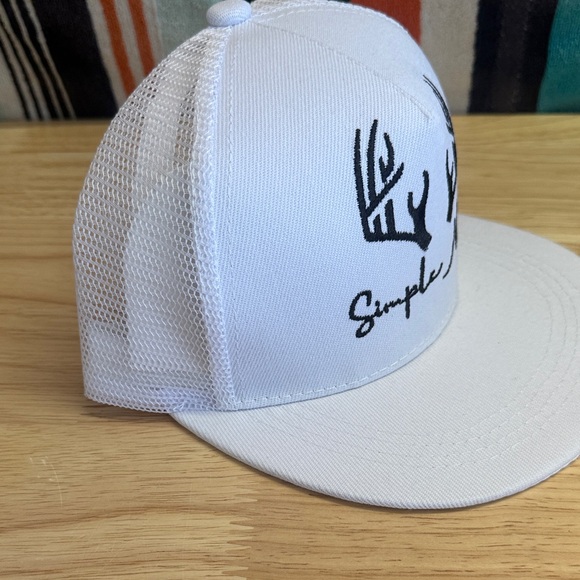 White Simple Man Cap - Picture 2 of 5